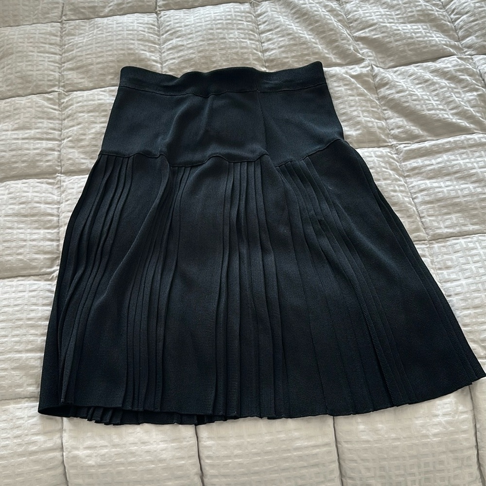 Black skirt made in Italy size 54